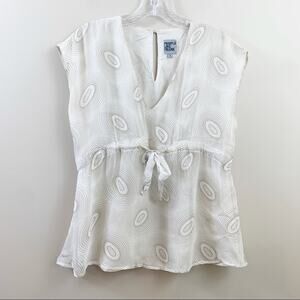 People Like Frank V-Neck Crean/Tan Dotted Circular Keyhole Opening Blouse